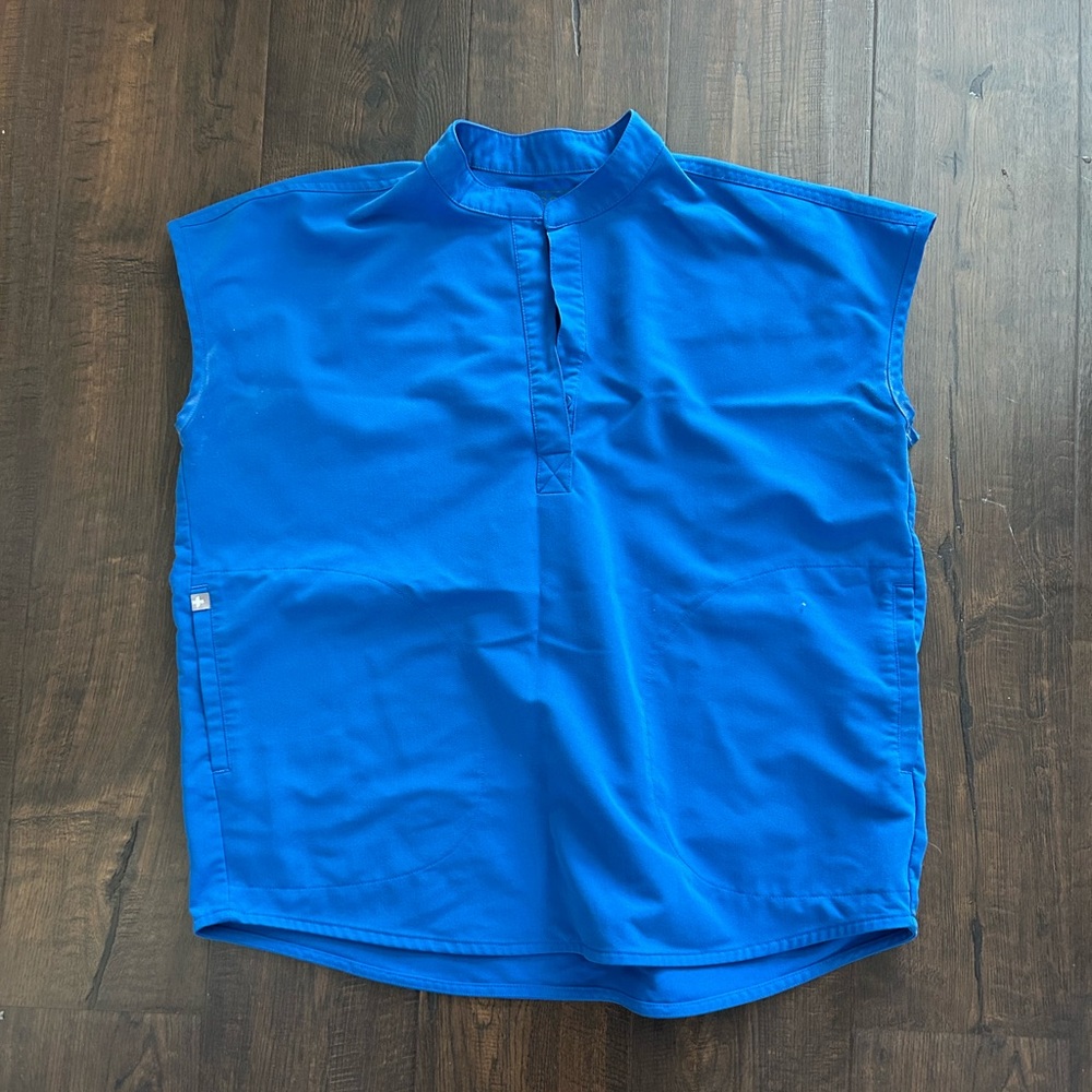 Figs scrub top